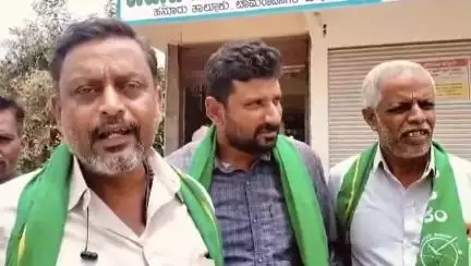 ಹನೂರು: ರೈತರಿಗೆ ನರೇಗಾ ಬಿಲ್‌ ಬಿಡುಗಡೆ ಮಾಡಿಲ್ಲವೆಂದು
ಪಟ್ಟಣದಲ್ಲಿ  ರೈತರಿಂದ ಪ್ರತಿಭಟನೆಯ ಎಚ್ಚರಿಕೆ