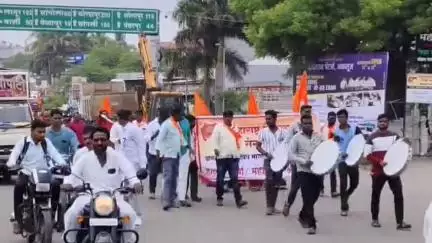 माळशिरस: अकलूज येथील प्रतापसिंह चौकातून अण्णाभाऊ साठे चौकापर्यंत महाराष्ट्र विकास सेना पक्षाचा विविध मागण्यांसाठी मोर्चा