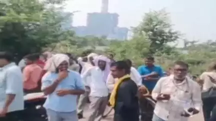 पंडारक: वेतन न मिलने पर मजदूरों का फूटा गुस्सा, पंडारक प्रखण्ड के एनटीपीसी लेबर गेट पर किया प्रदर्शन