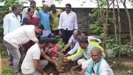 ఆర్మూర్: ఆలూరు రైతు వేదికలో వ్యవసాయ శాఖ ఆధ్వర్యంలో రైతు ముంగిట్లో శాస్త్రవేత్తలు
