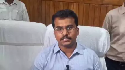 बहराइच: कतर्नियाघाट वन क्षेत्र में बुलडोजर की कार्रवाई से हटाई गई चार मजारें, जानकारी दी डीएफओ बी. शिव शंकर ने