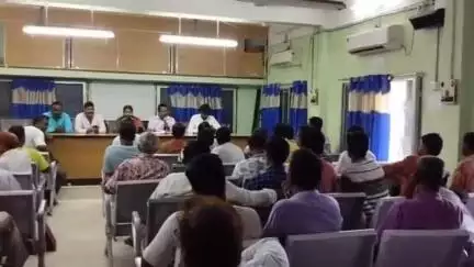 মঙ্গলকোট: মুখ্যমন্ত্রীর নির্দেশমতো দীঘার জগন্নাথ মন্দিরের প্রসাদ পৌঁছে যাবে বাড়ি বাড়ি, রেশন ডিলারদের নিয়ে বৈঠক মঙ্গলকোট ব্লকে