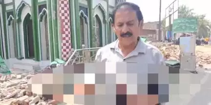 संभल: थाना हयात नगर बहजोई रोड पर प्रशासन ने मंदिर-मस्जिद PWD जगह पर अतिक्रमण हटाया, SDM और मस्जिद-मंदिर कमेटी को दी जानकारी
