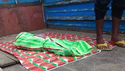 গাজোল: জাম ডাঙ্গার  খিরকি ডাঙ্গা গ্রাম এলাকায় মাটির ঘরের মেঝো থেকে একটি শিশু বাচ্চা বিষ ধর সাপের কামড়ে মৃত্যু হয়