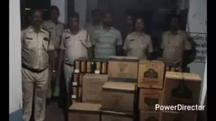 प्राणपुर: महानन्दा चेक पोस्ट पर पुलिस ने आम लदे पिकअप से 609.84 लीटर अवैध शराब बरामद की, जाँच शुरू