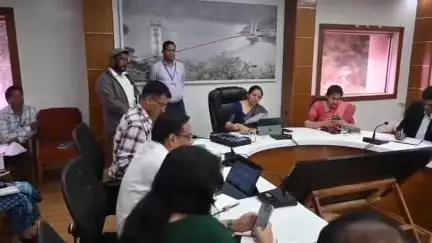 टिहरी: जिलाधिकारी ने कलेक्ट्रेट में फरियादियों की समस्याएं सुनीं, अधिकारियों को दिए सख्त निर्देश, समय पर करें निस्तारण
