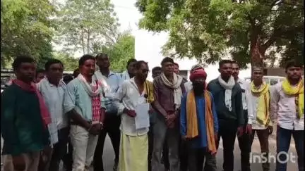 कोरबा: आदिवासी किसान से मारपीट का मामला गरमाया, सर्व आदिवासी समाज ने एसपी कार्यालय पहुंचकर कड़ी कार्रवाई की मांग की