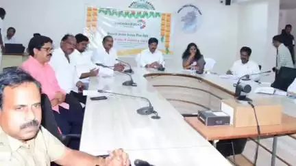 అనకాపల్లిలో స్వర్ణాంధ్ర 20047 యాక్షన్ ప్లాన్ వీడియో కాన్ఫరెన్స్ లో పాల్గొన్న ర ఇన్చార్జి జిల్లా మంత్రి కొల్లు రవీంద్ర