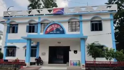 আমবাসা: আমবাসা থানাধীন লালছড়ি এলাকায় একটি বাড়ি থেকে সন্দেহ মূলক পাঁচজন নাগরিক কে পুলিশ জিজ্ঞাসাবাদের জন্য থানায় নিয়ে আসে