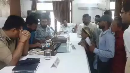 तमकुही राज: तमकुहीराज में डीएम की अध्यक्षता में सम्पूर्ण समाधान दिवस आयोजित, एसपी भी रहे मौजूद, 61 मामलों में 06 का निस्तारण