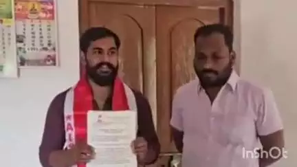 రాజేంద్రనగర్: హయత్ నగర్ ఎంఈఓ కార్యాలయంలో ఎంఈఓ లేకపోవడంతో ఏఐఎస్ఎఫ్ నాయకులు ఆగ్రహం