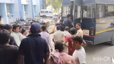 सुपौल: सुपौल थाना पुलिस ने लोहियानगर चौक से शराब मामले में 16 लोगों को किया गिरफ्तार, कार्रवाई जारी