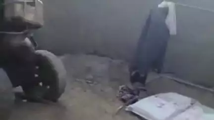 कोल: कलेक्ट्रेट में फौजी ने दबंगों पर अपनी जमीन पर कब्जा करने का लगाया आरोप, न्याय की लगाई गुहार