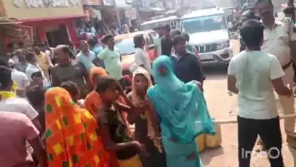 बौंसी: पानी की किल्लत को लेकर ग्रामीणों ने घंटों डैम रोड को किया जाम, यातायात हुआ बाधित।#jansamsya