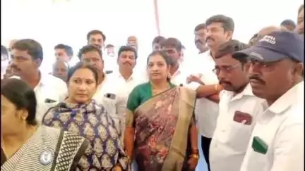 ఏడుగూరుపల్లిలో దళిత బాలికపై అత్యాచారం ఘటనలో దర్యాప్తు జరిపించాలని ఎస్పీ రత్నను కలిసి వినతి పత్రం అందజేసిన వైసీపీ నేతలు