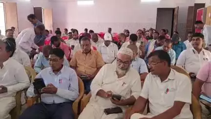 मैनाटांड़: मैनाटाड़ में 129 बीएलओ ने दी ऑनलाइन परीक्षा, अब परिणाम का कर रहे हैं इंतज़ार