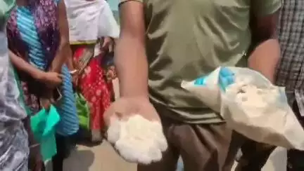সালানপুর: নিম্নমানের রেশন,প্রতিবাদে বিক্ষোভ সালানপুর ভিডিও অফিসে বরাভূইয়ের গ্রামবাসীদের