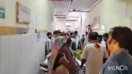 बांदा: टिकरी गांव में पति ने पत्नी को मारी गोली, जिला अस्पताल के डॉक्टर ने प्राथमिक उपचार के बाद कानपुर हायर सेंटर किया रेफर