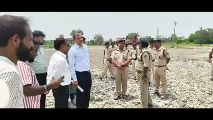 पचरुखी: सारण आयुक्त प्रमंडलीय ने जसौली खर्ग गांव में 20 जून को होने वाले PM के संभावित कार्यक्रम की तैयारी का किया निरीक्षण