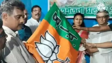 ঠাকুরপুকুর-মহেশতলা: মহেশতলা এলাকায় প্রাক্তন ব্লক সভাপতি সহ একাধিক তৃণমূল কর্মীর সমর্থকেরা আজ তৃণমূল ছেড়ে বিজেপিতে যোগদান করলো