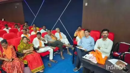 થરાદ: ભાજપની કાર્યશાળા,જિલ્લા હોદેદારોની અધ્યક્ષતામાં માર્કેટ યાર્ડમાં બેઠક યોજાઈ