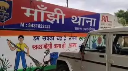 मांझी: मांझी पुलिस ने कटोखर गांव में छापेमारी कर भारी मात्रा में शराब बनाने के उपकरण और देसी शराब बरामद की