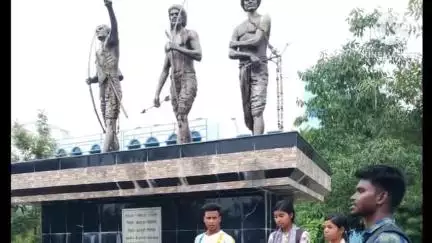 পুরুলিয়া ১: বিরসা মুন্ডালে ১২৫ তম শহীদ দিবস উদযাপন করলো ছাত্র সংগঠনের AIDSO SKBU তে