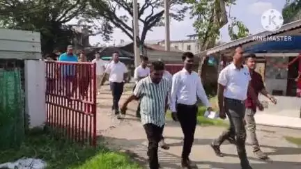 পশ্চিম যোৰহাট: বৰহোলা বালিজানত এজেৱাইচিপিৰ নেতাৰ বাসগৃহত মাৰণাস্ত্ৰ বিচাৰি আৰক্ষীৰ অভিযান, আৰক্ষী অধীক্ষকক স্মাৰক পত্ৰ প্ৰদান