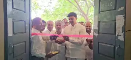 ಹುಣಸಗಿ: ಪಟ್ಟಣದ ಸರ್ಕಾರಿ ಬಾಲಕಿಯರ ಪ್ರೌಢ ಶಾಲೆಯಲ್ಲಿ ಸ್ಮಾರ್ಟ್ ಕ್ಲಾಸ್ ಉದ್ಘಾಟಿಸಿದ ಶಾಸಕ ರಾಜಾ ವೇಣುಗೋಪಾಲ್ ನಾಯಕ