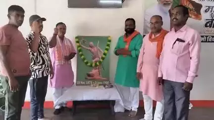 जरीडीह: जैनामोड़ भाजपा कार्यालय में बिरसा मुंडा के 125वें शहादत दिवस पर श्रद्धांजलि अर्पित की गई