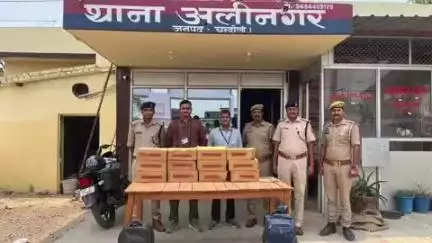 मुगलसराय: न्यू गंज ख्वाजा रेलवे लाइन के पास से पुलिस ने 151 लीटर अवैध देसी शराब किया बरामद, अंधेरे का फायदा उठाकर तस्कर फरार