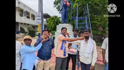బాన్సువాడ: చెన్నూరు ఎమ్మెల్యే గడ్డం వివేక్ వెంకటస్వామికి మంత్రి పదవి ఇవ్వడం పట్ల నర్సుల్లాబాదులో మాల సంఘం నాయకుల సంబరాలు