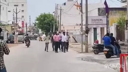కరీంనగర్: కోతిరాంపూర్‌లో నూతనంగా ఏర్పాటు చేసిన ఎలైట్ స్కూల్‌పై SFI విద్యార్థి సంఘం ఆధ్వర్యంలో దాడి, ఫర్నిచర్ ధ్వంసం