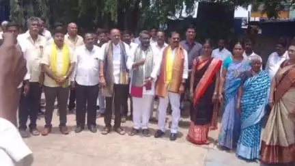 పత్తికొండ: అమరావతి మహిళలపై వ్యాఖ్యలు చేసిన వారిపై చర్యలు తీసుకోవాలని పట్టణంలో మహిళలు పోలీస్ స్టేషన్లో ఫిర్యాదు