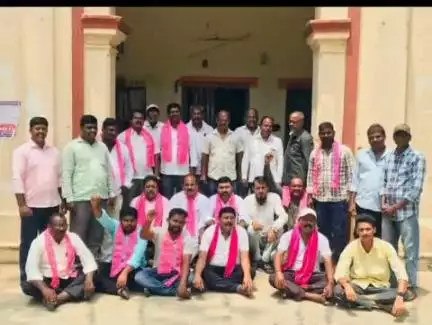 బూర్గంపహాడ్: సాగునీరు, ఆరు గ్యారెంటీల అమలుకు తహసీల్దార్ కార్యాలయం ముట్టడి చేసిన బీఆర్ఎస్ శ్రేణులు