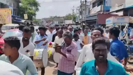 ఎమ్మిగనూరు: మార్కెట్ యార్డు ఛైర్మన్‌గా బాధ్యతలు చేపడుతున్న మల్లయ్య, టీడీపీ నాయకులు, కార్యకర్తల ర్యాలీ