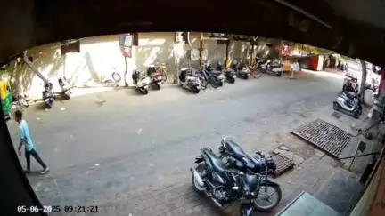જામનગર શહેર: પટેલ કોલોની વિસ્તારમાં સાયકલ ચોરીના બનાવનો CCTV વિડિયો વાયરલ થયો