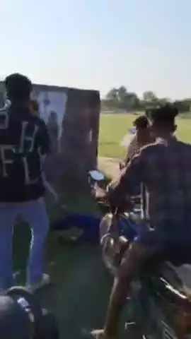 जोगापट्टी: लक्ष्मीपुर खेल मैदान में युवक की बेल्ट से पिटाई का वीडियो वायरल, पुलिस जांच में जुटी