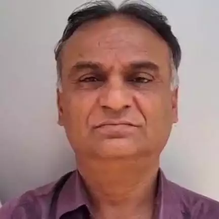 રાજકોટ દક્ષિણ: મનપા દ્વારા ગોકુલહોસ્પિટલને અપાયેલબ્રિજ બનાવવાનીમંજૂરી અંગે કોંગ્રેસ કાર્યકર રાહુલભાઈએ વિરોધ પ્રદર્શિતકરતા નિવેદનઆપ્યું