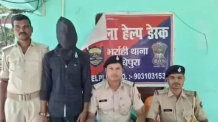 मधेपुरा: महेशुआ चौक पर पुलिस ने एक युवक को देसी कट्टे के साथ किया गिरफ्तार, पल्सर बाइक जब्त