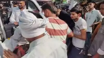गाडरवारा: बाइक सवार ने खड़े ट्रैक्टर-ट्रॉली में टक्कर मारी, दो नागरिक घायल, अस्पताल भेजे गए