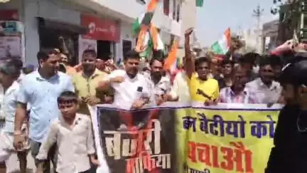 ग्रामीणों का फूटा गुस्सा, बजरी माफिया के खिलाफ सौंपा ज्ञापन