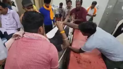 जहानाबाद: फिदा हुसैन पेट्रोल पंप के पास इलेक्ट्रिक ऑटो ने 19 वर्षीय युवक को मारी टक्कर, युवक गंभीर घायल