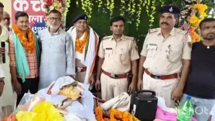काराकाट: कछवां थाना परिसर में विदाई सह सम्मान समारोह का आयोजन किया गया