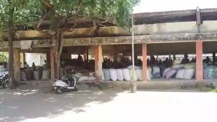 मोहाडी: खापा येथे शासकीय गोडाऊन आवारात उभा ठेवलेला ट्रक चोरीला, अज्ञात आरोपी विरुद्ध तुमसर पोलिसात गुन्हा दाखल