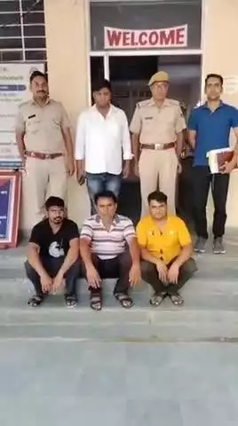 सोशल मिडिया पर नूडस फोटो वारयल कर पीडिता को धमकी देने वाले लम्बे समय से फरार चल रहे तीन अभियुक्त गिरफ्तार।