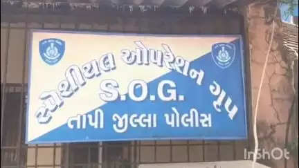 વાલોડ: તાપી જિલ્લા SOG પોલીસે વાલોડ ચાર રસ્તા નજીક ચેકીંગ હાથ ધરી જાહેરનામાં ભંગ હેઠળ ગુનો દાખલ કર્યો.