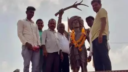 સાગબારા: આજે સેલંબા ખાતે બિરસા મુંડા ચોક ખાતે એમની પુણ્યતિથી નો કાર્યક્રમ યોજાઈ.