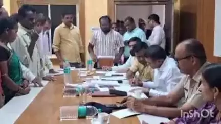 ରେଢାଖୋଲ: ନାକଟିଦେଉଳ ବ୍ଲକ କାର୍ଯ୍ୟାଳୟ ର ସଭାଗୃହରେ ଜିଲ୍ଲାପାଳଙ୍କ ଅଭିଯୋଗ ଶୁଣାଣି