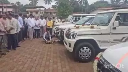 ಶಿರಸಿ: ಲೊಕೊಪಯೋಗಿ ಇಲಾಖೆ ಕಾರ್ಯನಿರ್ವಾಹಕ ಅಭಿಯಂತರ ಕಚೇರಿಯಲ್ಲಿ ನಾಲ್ಕು ನೂತನ ವಾಹನ ಹಸ್ತಾಂತರಿಸಿದ ಶಾಸಕ ಭೀಮಣ್ಣ ನಾಯ್ಕ